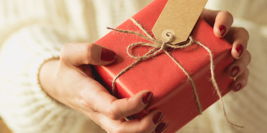 hands holding gift